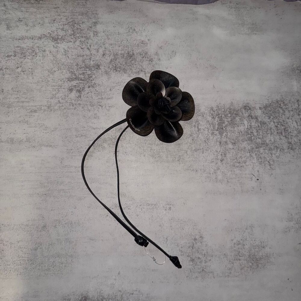 Coachtopia loved leather upcrafted flower charm - Picture 6 of 6